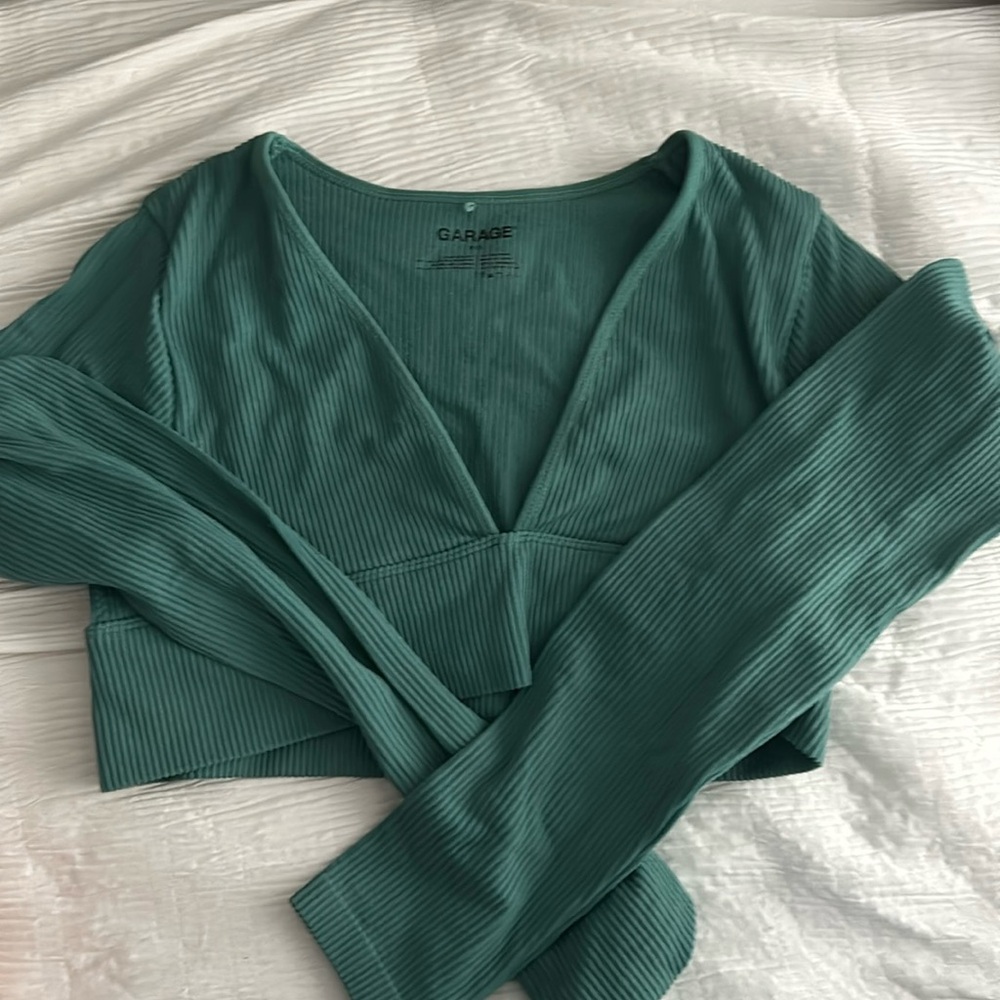 Garage long sleeve crop top
